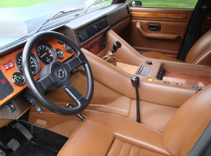 Lamborghini LM002 interieur