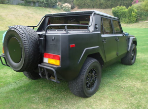 Lamborghini LM002 vue arrière