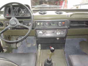 Intérieur de la Peugeot P4