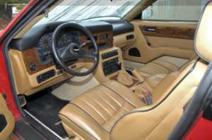 Intérieur de l'Aston Martin Virage V8