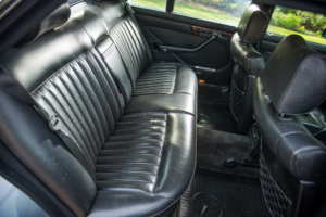 Mercedes 560 SEL banquette